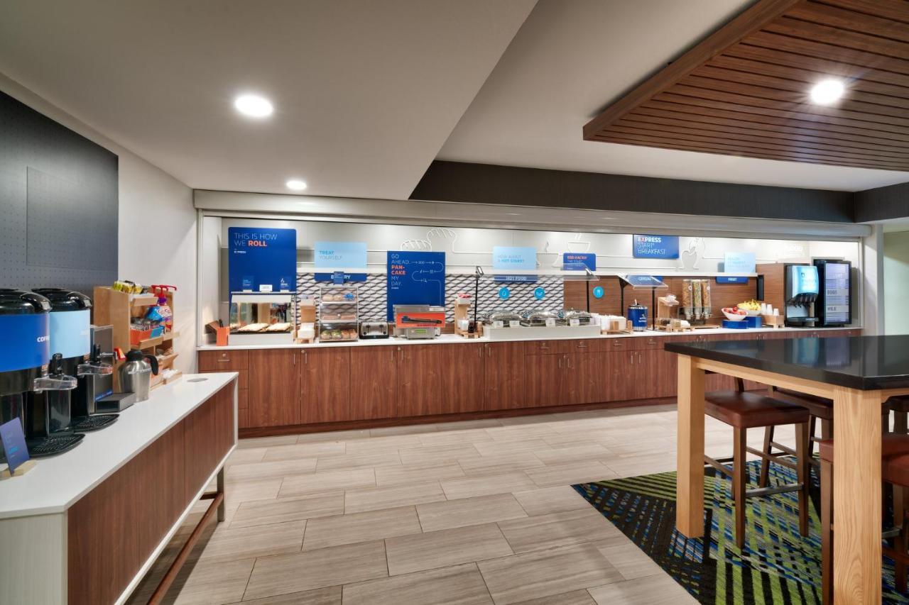 Holiday Inn Express & Suites Mitchell By Ihg Exterior photo