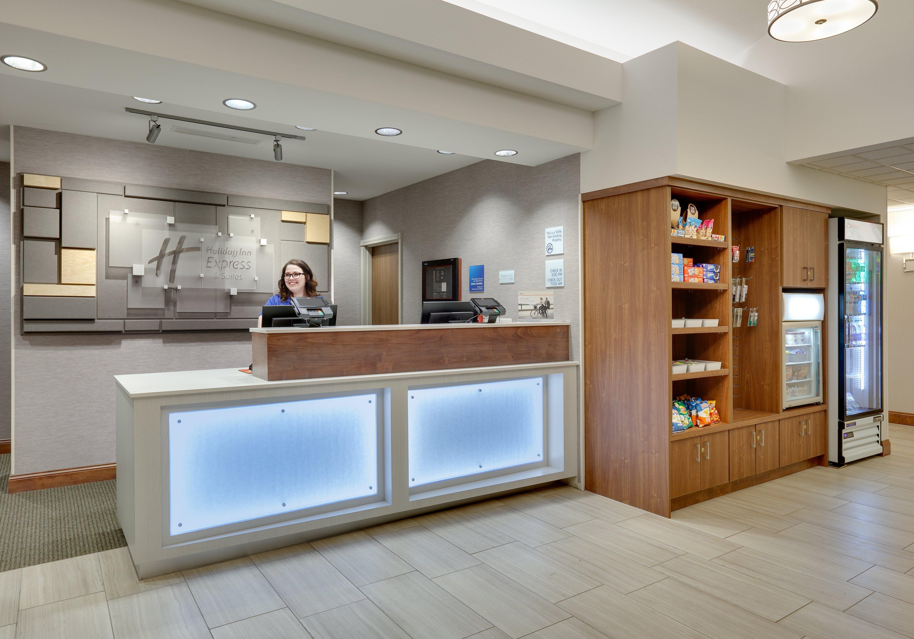Holiday Inn Express & Suites Mitchell By Ihg Exterior photo