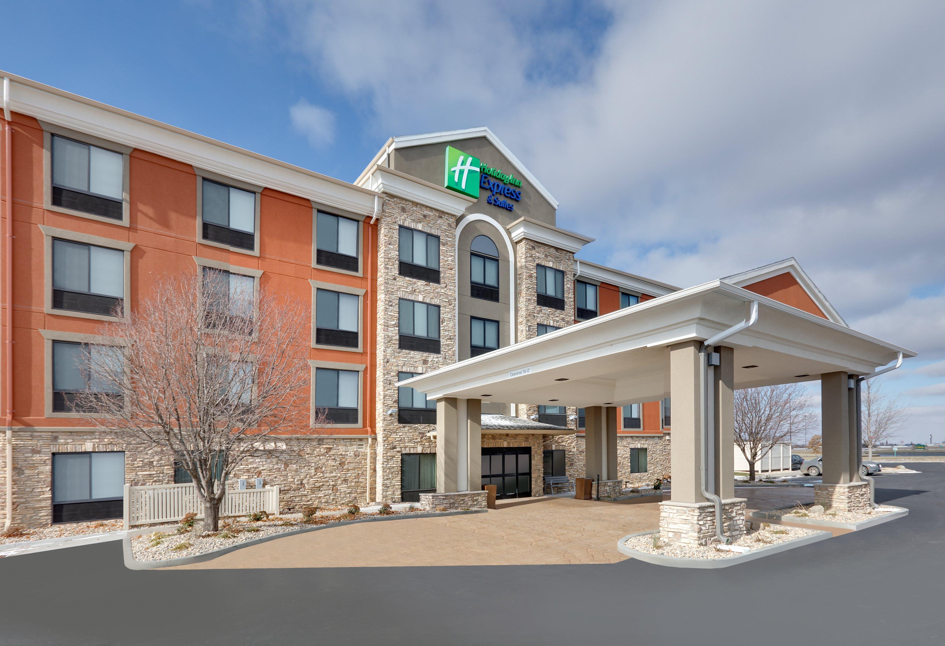 Holiday Inn Express & Suites Mitchell By Ihg Exterior photo