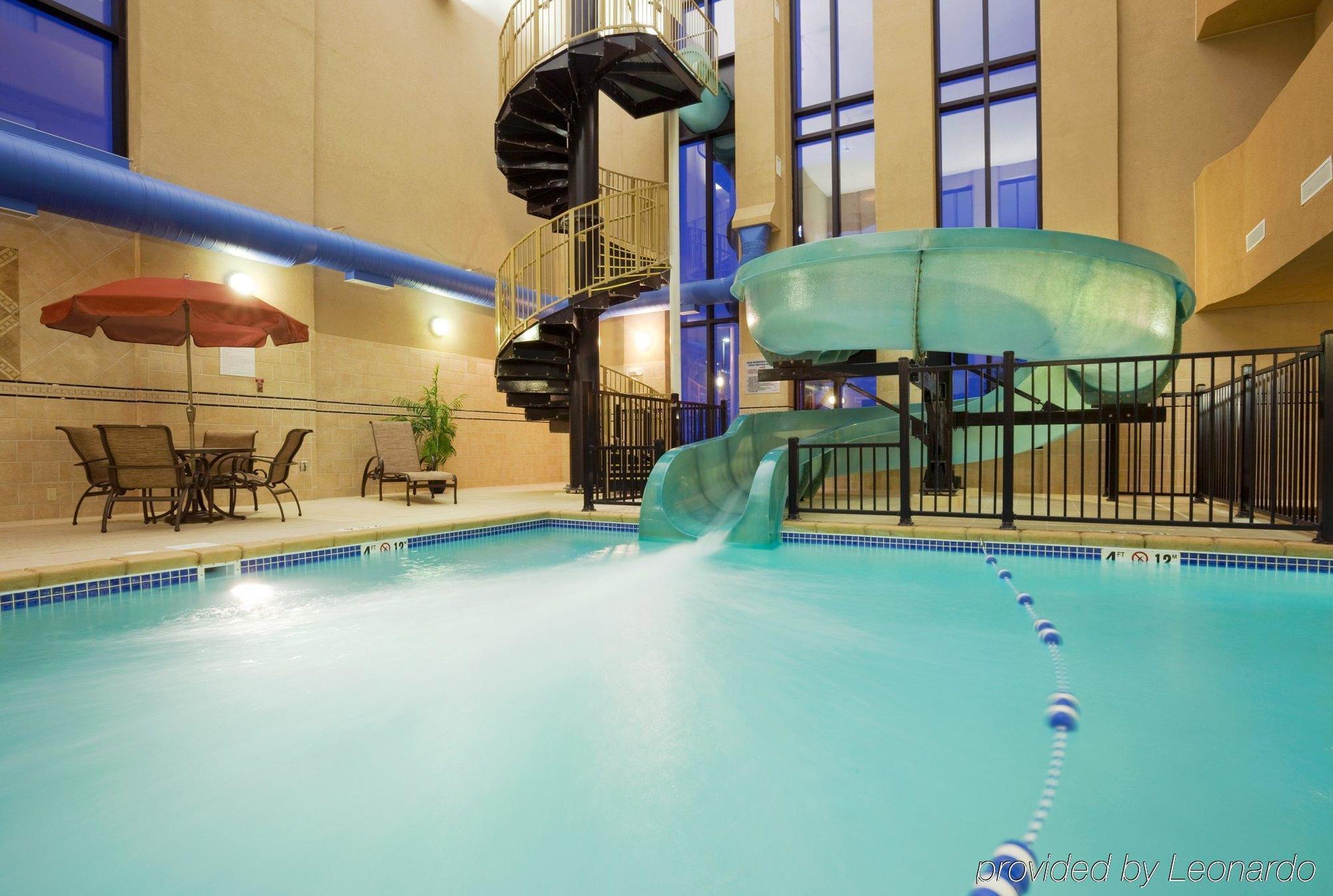 Holiday Inn Express & Suites Mitchell By Ihg Facilities photo