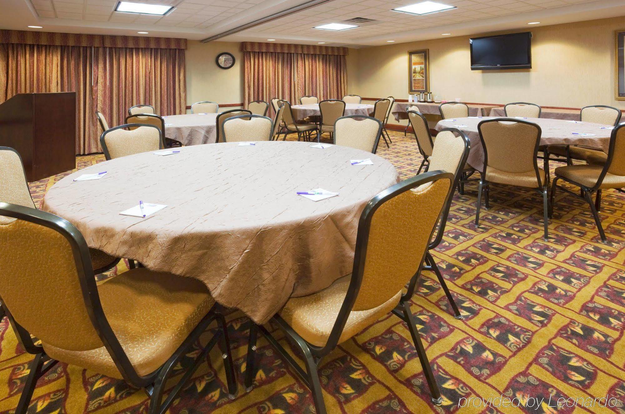 Holiday Inn Express & Suites Mitchell By Ihg Facilities photo